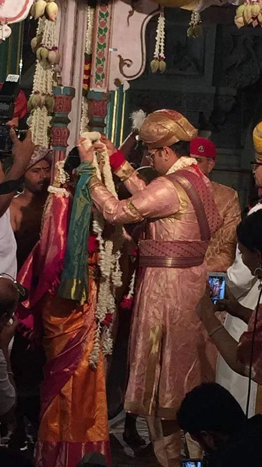 Bride and groom exchange garlands. (Photo Courtesy: FB Page of <a href="https://www.facebook.com/yaduveerkcwadiyar/?fref=ts">Yaduveer Krishnadatta Chamaraja Wadiyar- The New scion</a>)