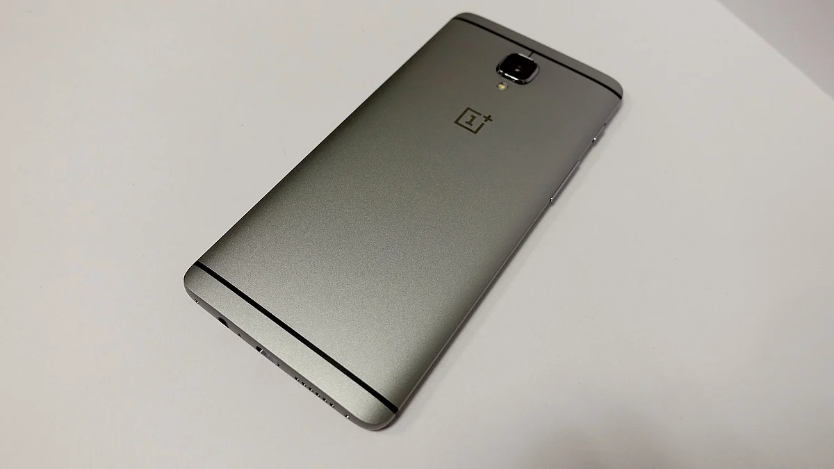 OnePlus 3 gets an all-metal unibody design. (Photo: <b>The Quint</b>/@2shar)