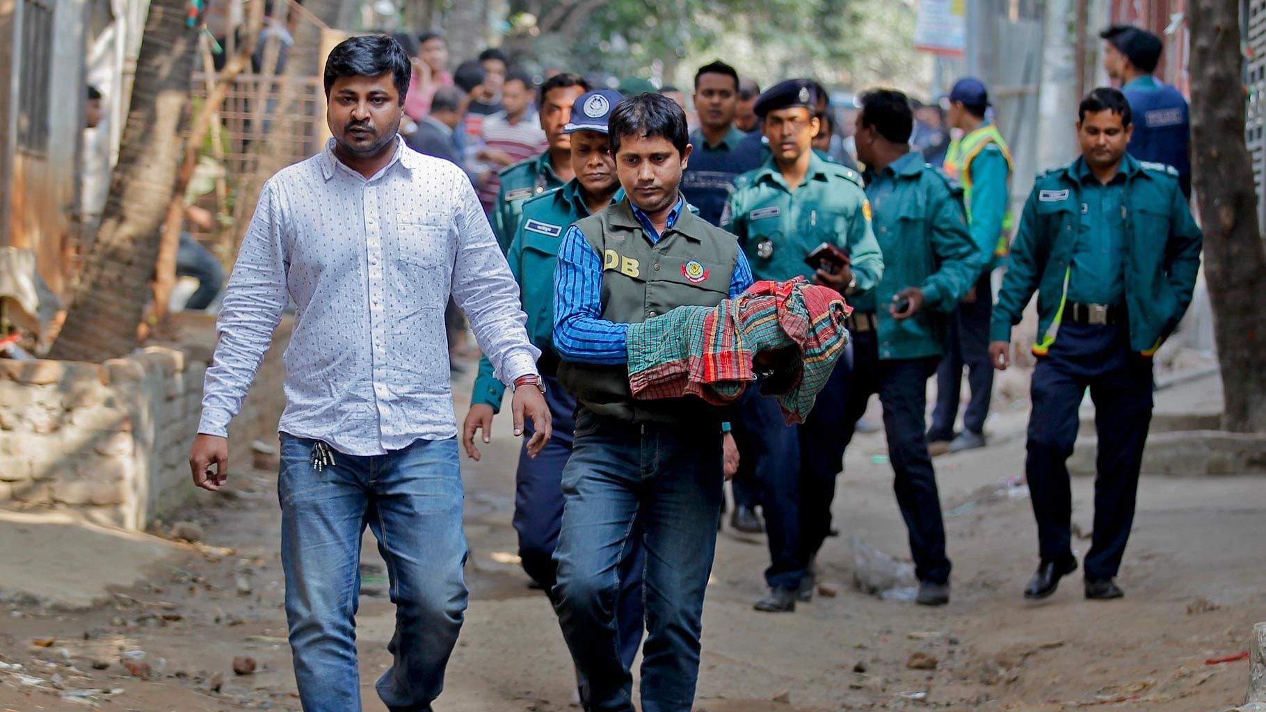 A member of Bangladeshi bomb disposal unit carries seized homemade bombs during a raid on a building where members of a banned Islamist group were detained in Mirpur area, Dhaka. (Photo: AP)