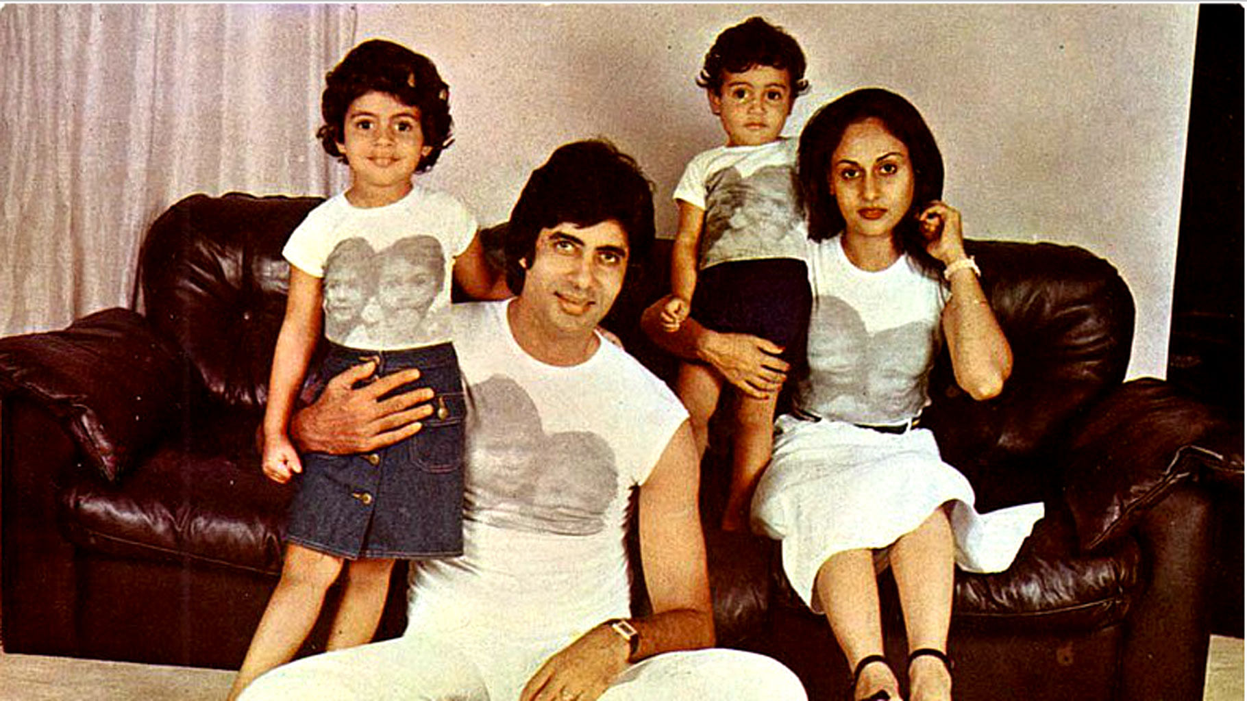 The Bachchans, a family photograph (Photo: Twitter/MosesSapir)