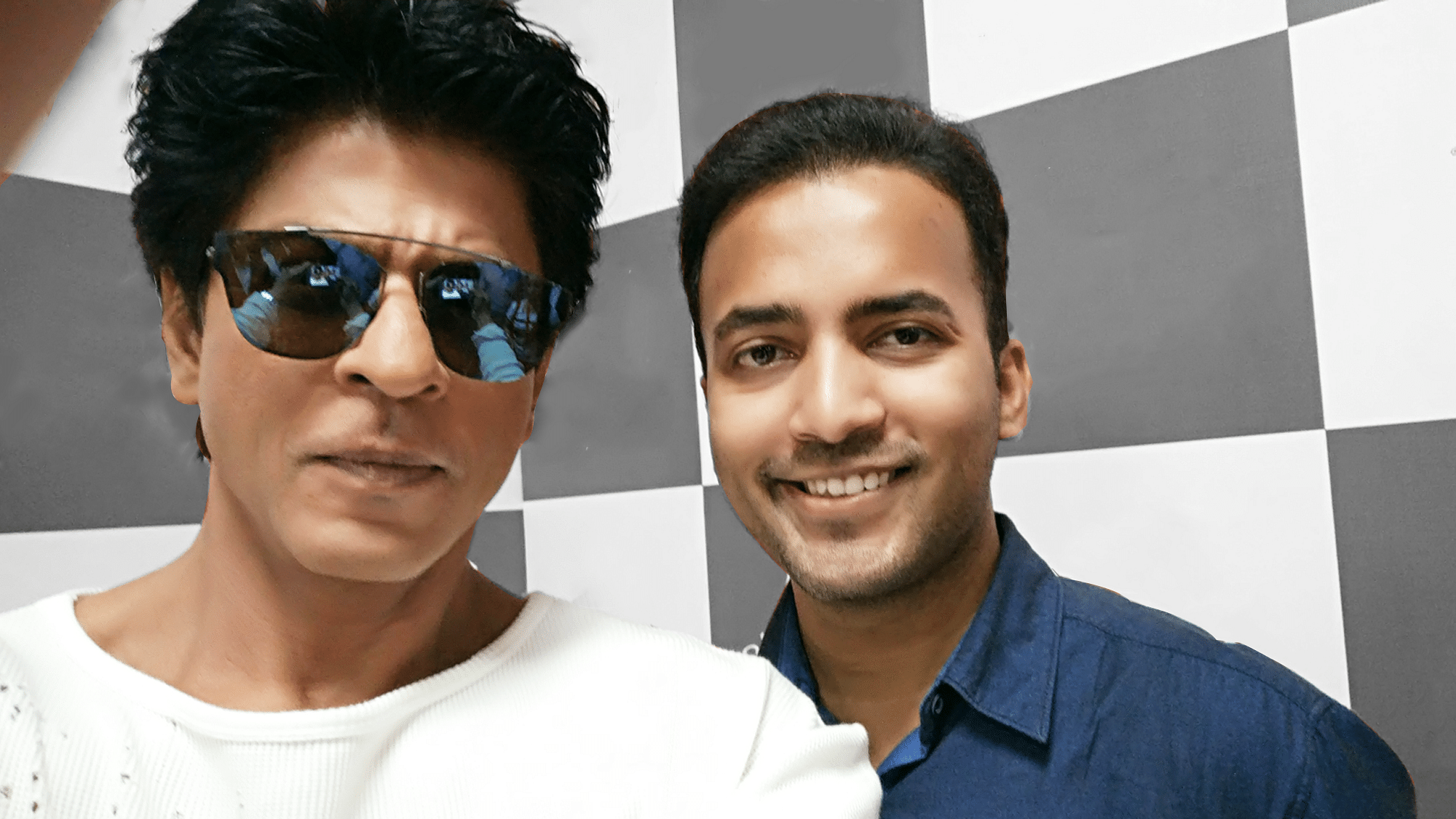 The king-size selfie. (Photo: Shah Rukh Khan/<b>TheQuint</b>)