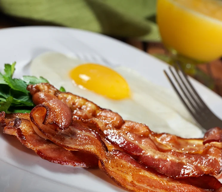Bacon and eggs can be your dream keto breakfast. (Photo: istockphoto)