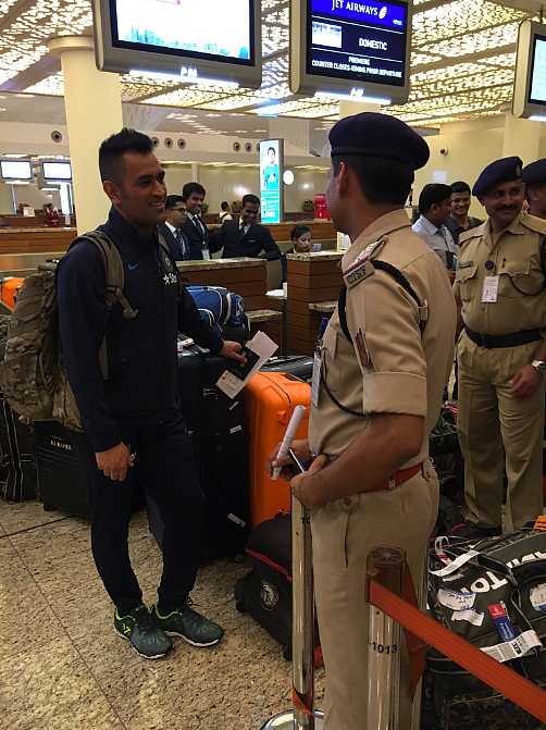 Young India in Zimbabwe: Jawaan Dhoni Cuts Line, Takes a Selfie!