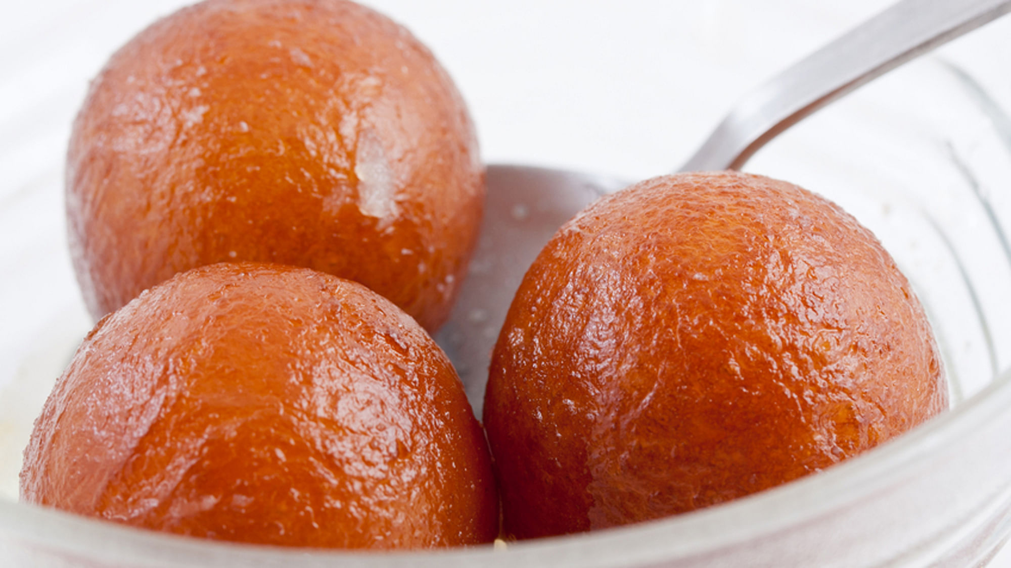 If you must go for an Indian dessert, pick the rasgulla over the gulab jamun. (Photo: iStock)