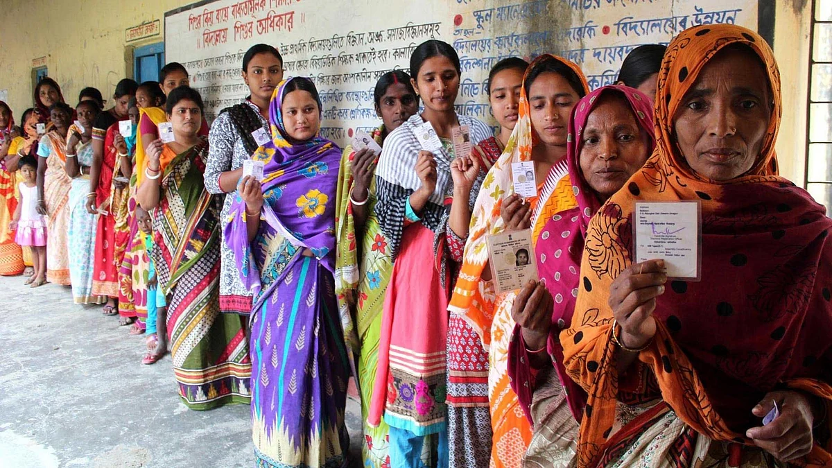 Women queue up to cast their vote during the state assembly polls in West Bengal, April 2016. (Photo: IANS)