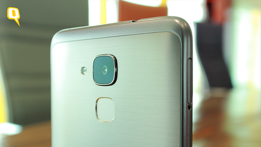 Huawei Honor 5C features a 13 megapixel camera and a fingerprint scanner (Photo: <b>The Quint</b>)