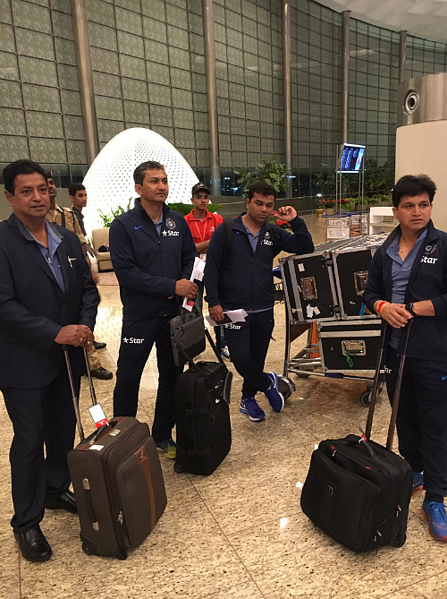 Young India in Zimbabwe: Jawaan Dhoni Cuts Line, Takes a Selfie!