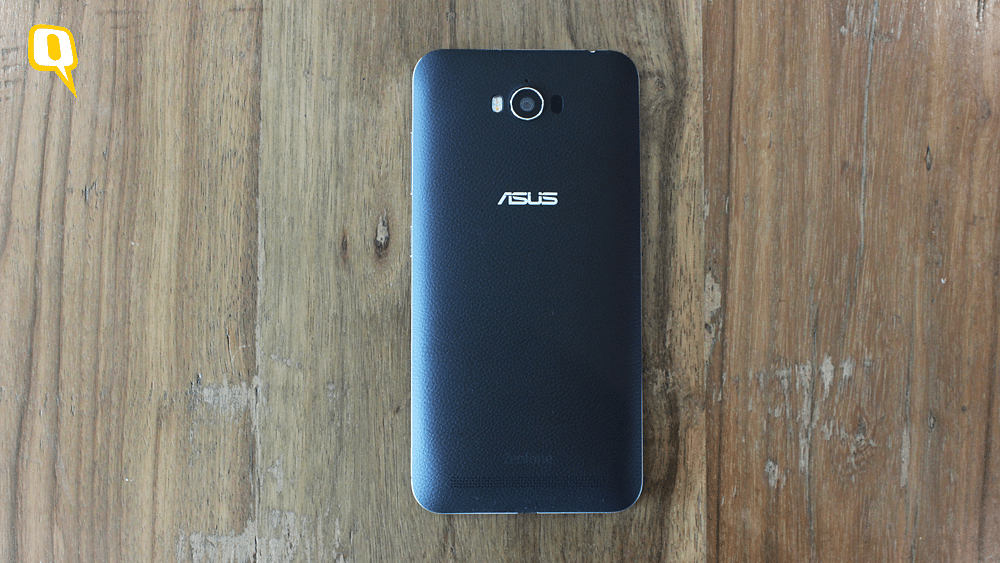 Review: ZenFone Max has a faux leather back finish (Photo: <b>The Quint</b>)