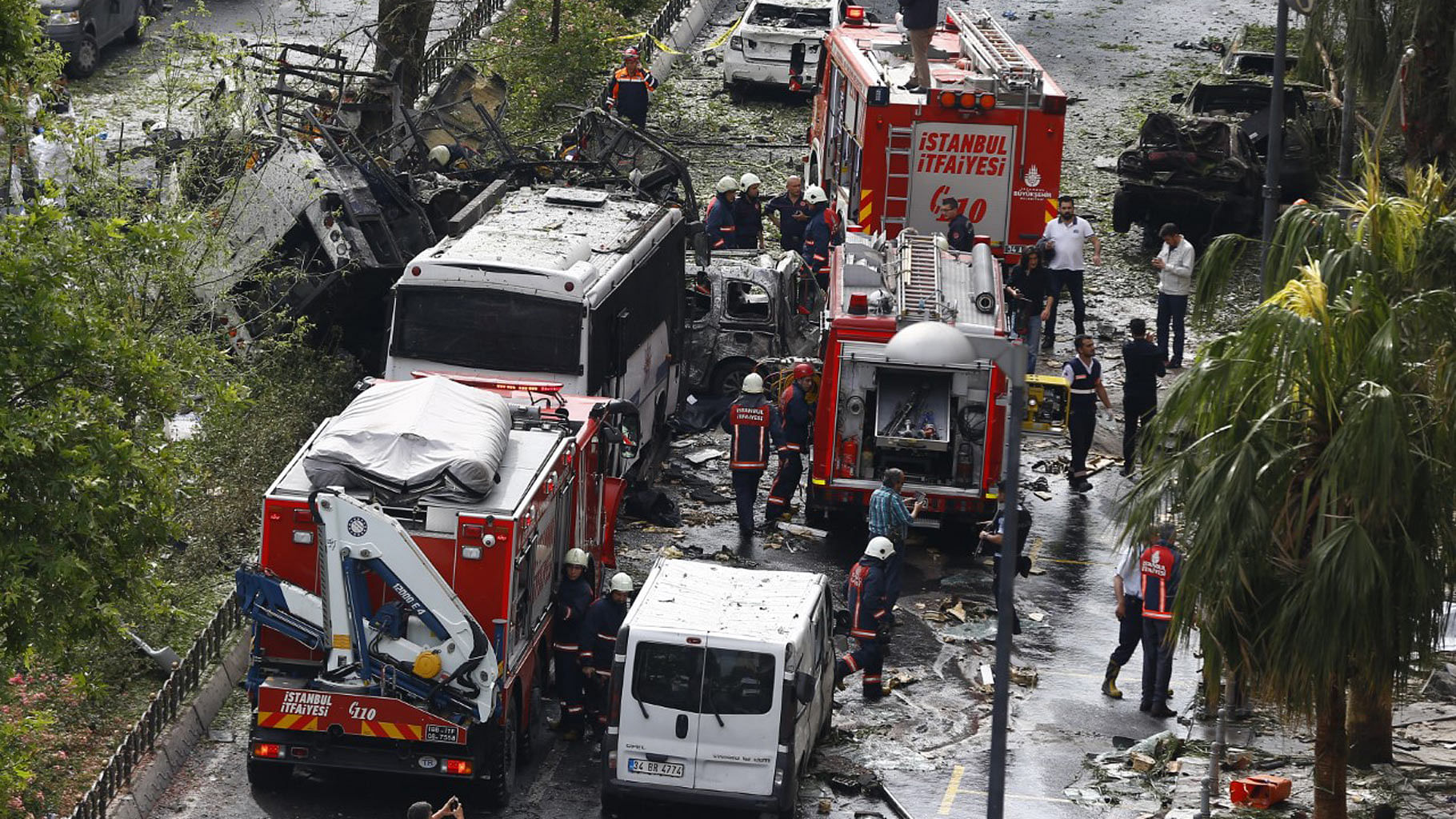 Fire engines stand beside a Turkish police bus which was targeted in a bomb attack in a central Istanbul district in Turkey,  7 June, 2016. (Photo: Reuters)