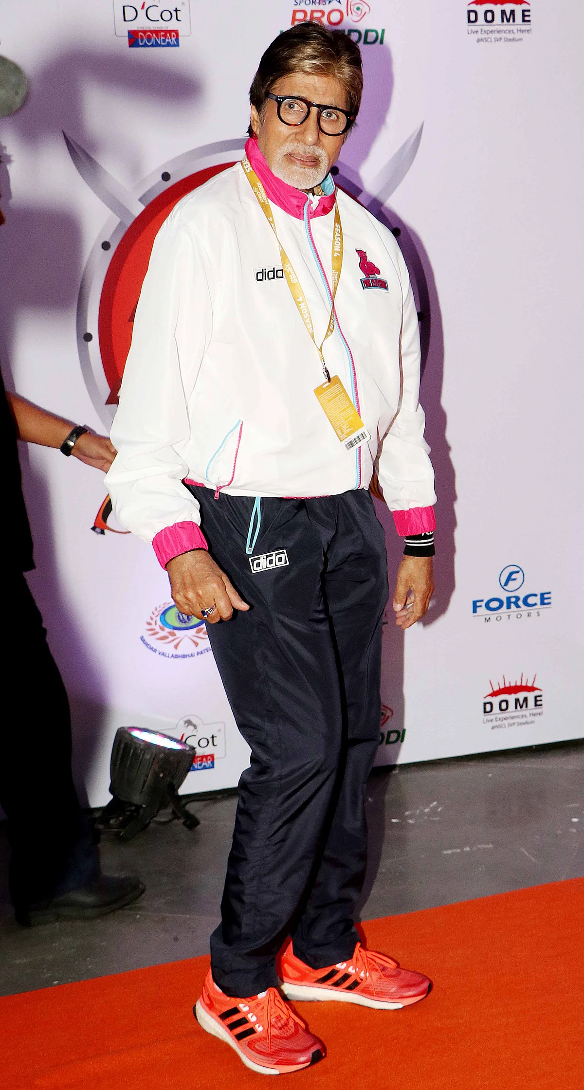 Amitabh Bachchan at the Pro Kabddi Season 4 launch supporting Pink Panthers. (Photo: Yogen Shah)