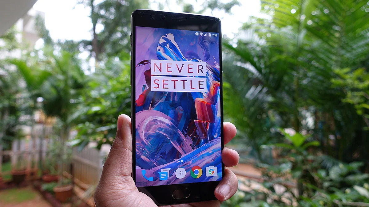 The AMOLED Full-HD display is bright and sharp. (Photo: <b>The Quint</b>/@2shar)