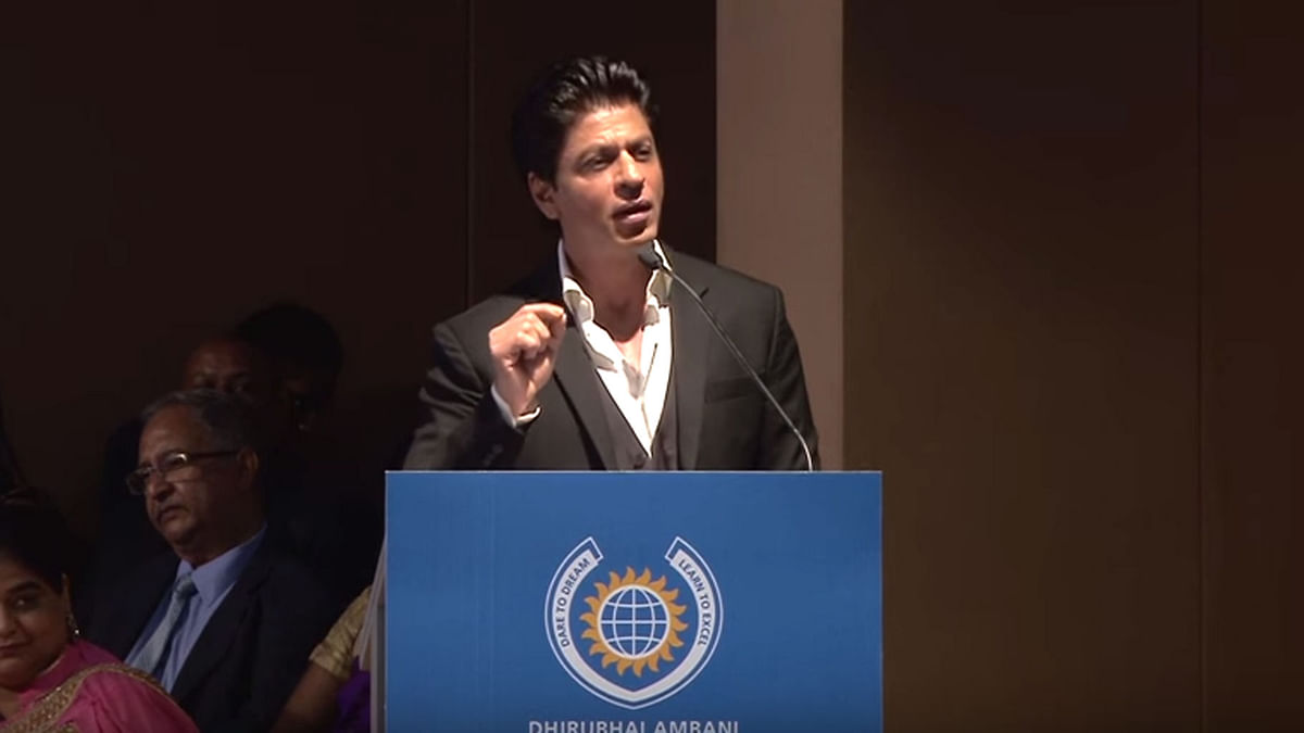 Shah Rukh Khan as Chief Guest at Dhirubhai Ambani International School. (Photo: YouTube/DAIS Mumbai)