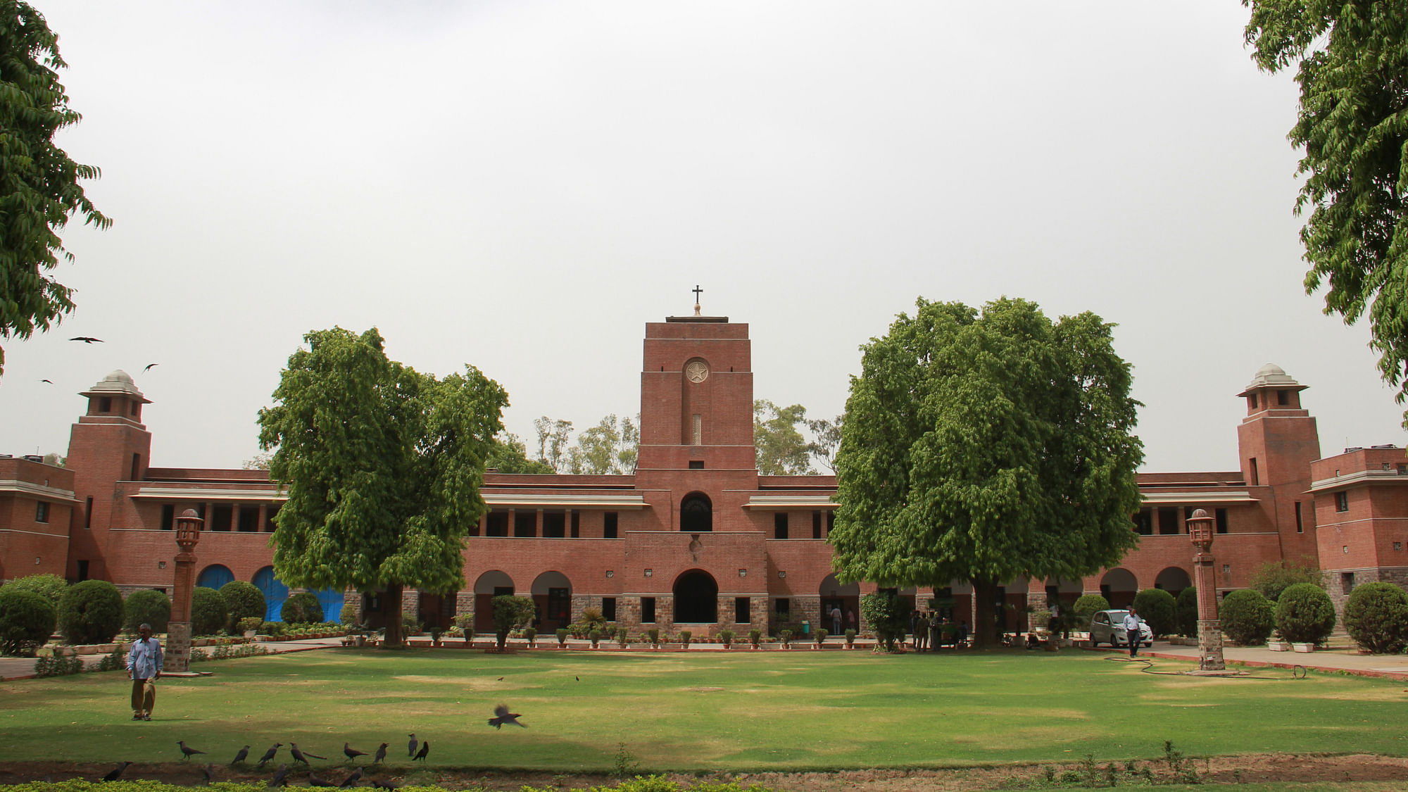 Students must first register with the University of Delhi to apply to St Stephens College.