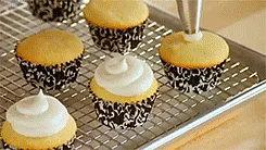 (Photo courtesy: Tumblr/<a href="http://clairedekat.tumblr.com/post/100045225430/vanilla-cupcakes-bake-with-anna-olson-cupcakes">CLAIREDEKAT</a>)