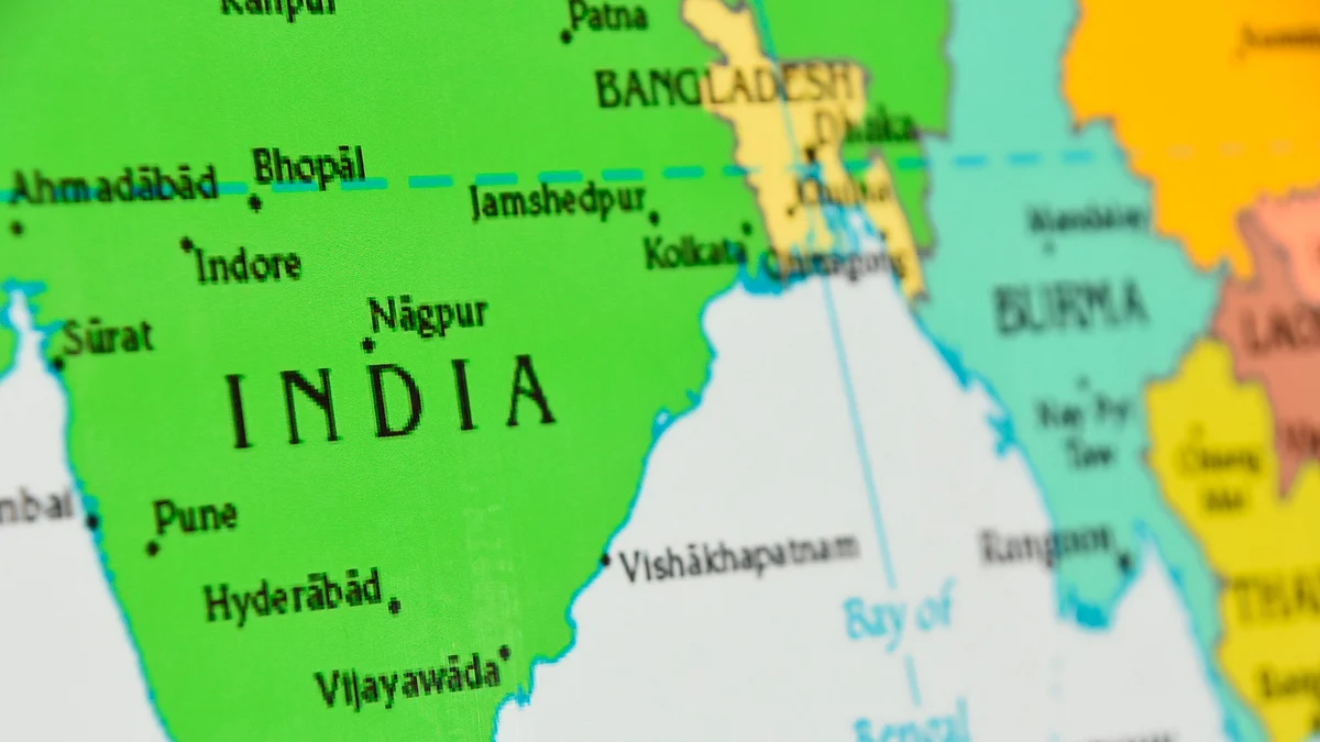 At the Petrapole-Benapole border check post between India and Bangladesh congestion on the connecting road needs to be reduced. (Photo: iStock)