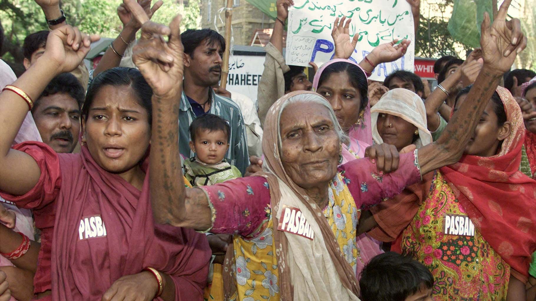  Pakistani women belonging to the minority Hindu community demonstrate
for peace in Karachi. (Photo: Reuters)