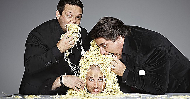 Isn’t it a joy to finally watch a love that isn’t guided by the tongue? (Photo Courtesy: <a href="https://masterchefreheated.wordpress.com/2014/07/03/masterchef-australia-recap-season-6-episode-31-s06e31-immunity-donovan-cook-off/">masterchefreheated.wordpress.com</a>)