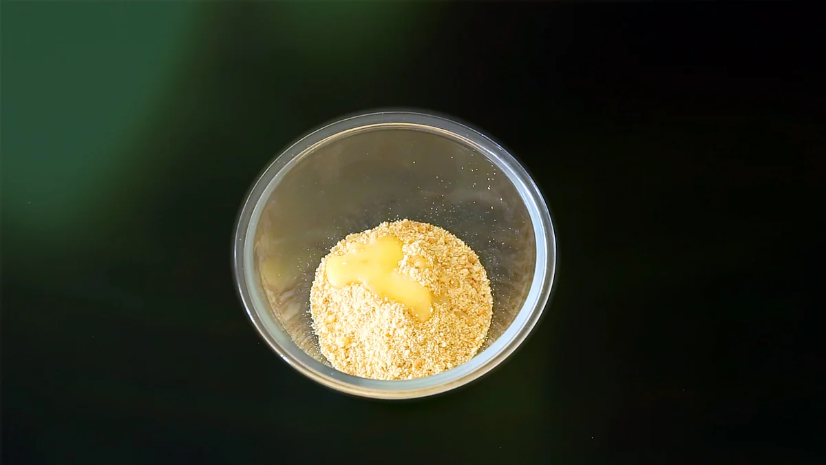 Add butter to crushed biscuits (Photo: The Quint)