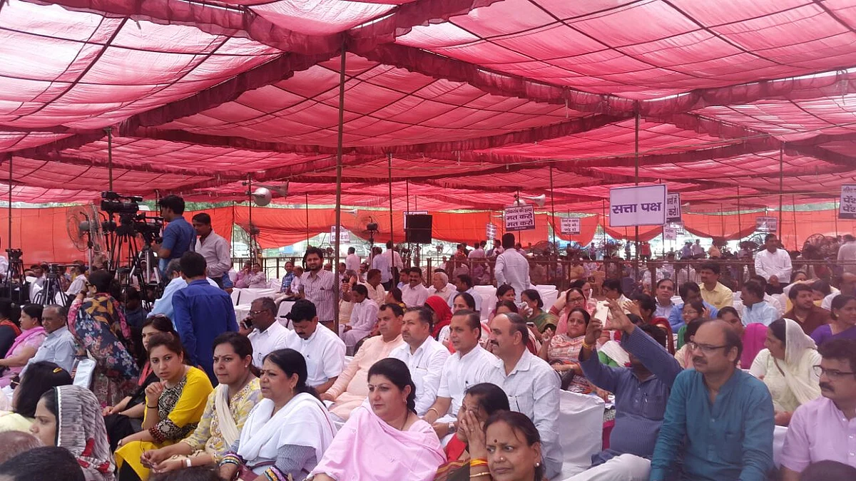 Members of the MCD at Ramlila Maidan. (Photo: Twesh Mishra)