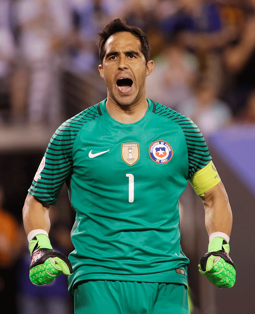 Chilean goalkeeper, Claudio Bravo. (Photo: AP)