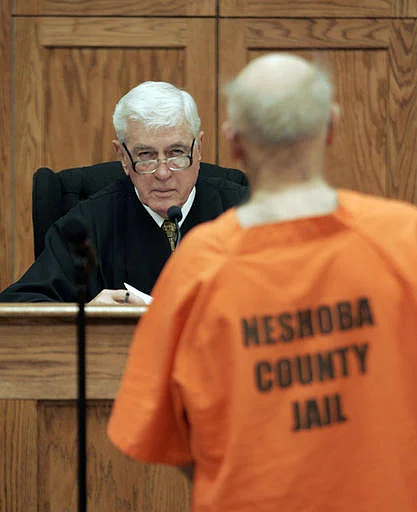 File photo from 2005. Judge Marcus Gordon talks with Edgar Ray Killen. (Photo: AP)