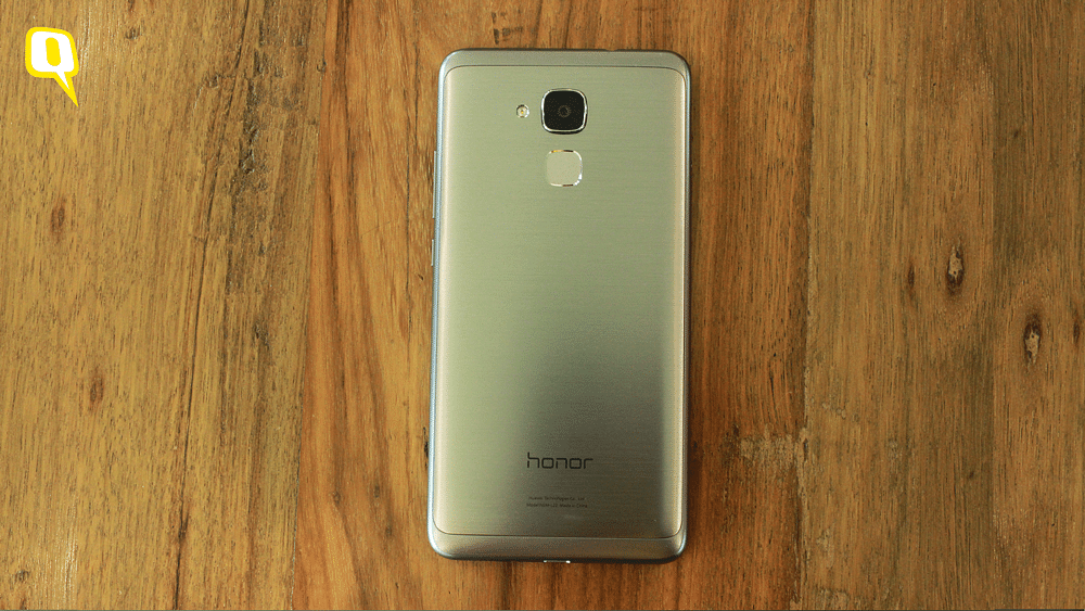 Huawei Honor 5C has a compact size and carries decent features, but does it have an advantage over Redmi Note 3? 
