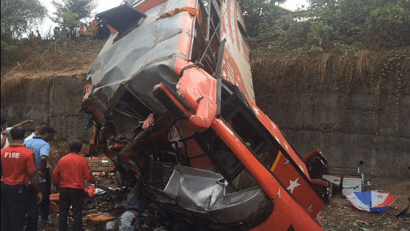 The accident occurred when a bus coming from Satara collided with two cars. (Photo: Twitter/<a href="https://twitter.com/SirJadeja">Ravindra Jadeja</a>)