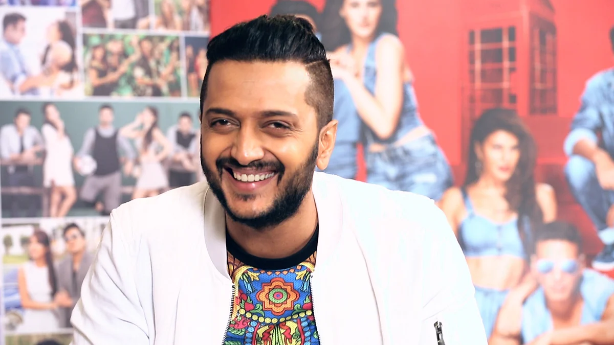Riteish Deshmukh teaches Nargis Fakhri some funky dance moves. (Photo: <b>The Quint</b>)