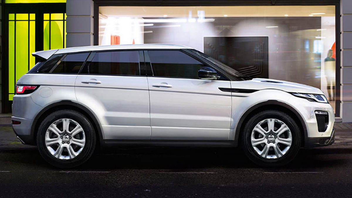 Despite their strikingly similar designs, the Evoque costs three times the price of Jiangling’s Landwind.