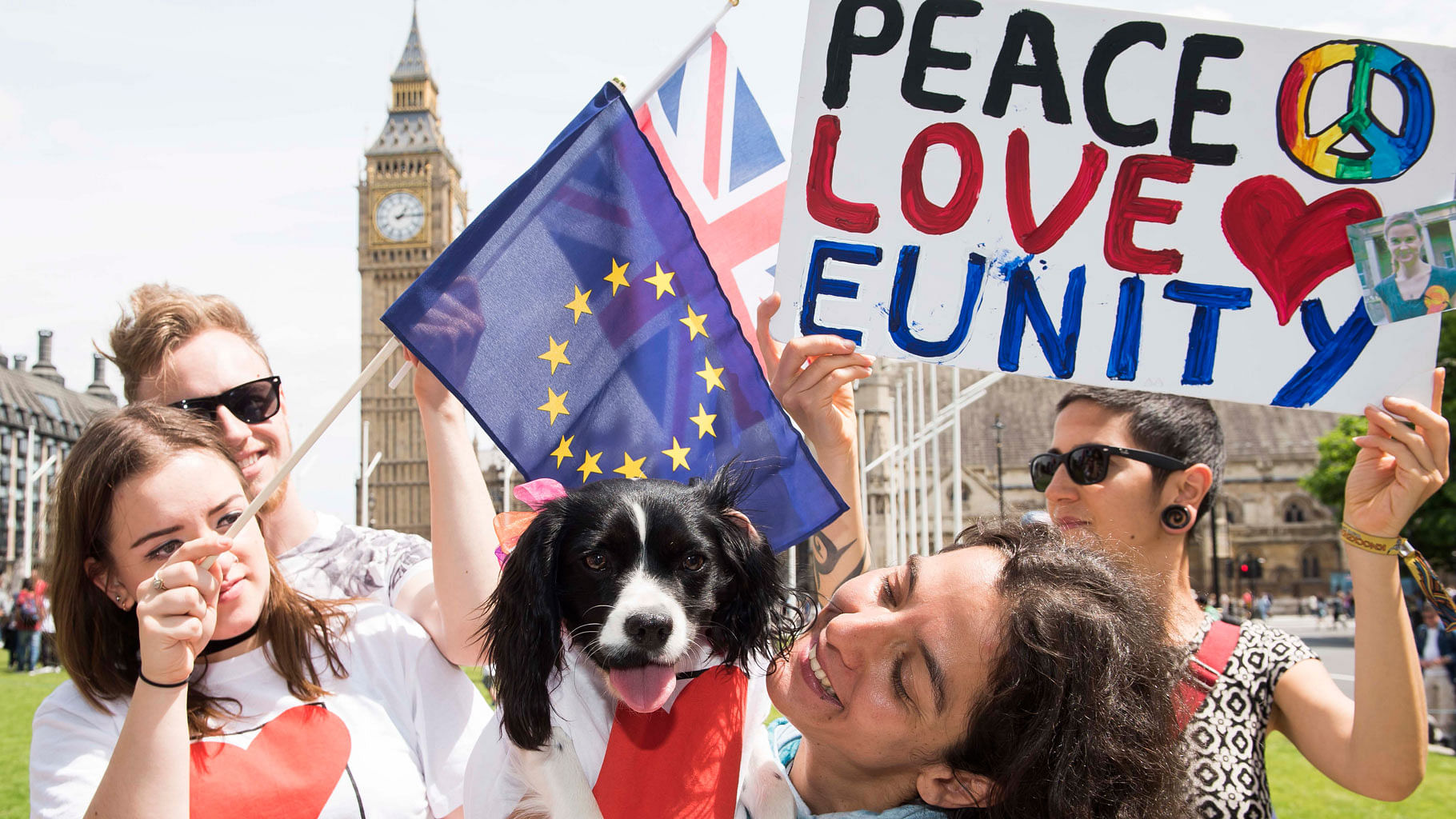 People gather to spread peace, love and unity ahead of the Brexit vote. (Photo: AP)