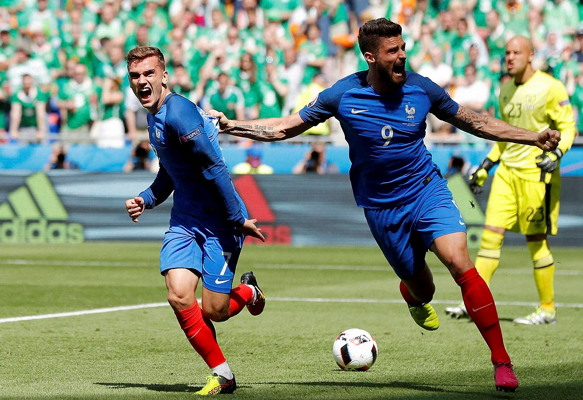 France’s Antoine Griezmann, left, celebrates with his teammate Olivier Giroud after scoring his side’s first goal, during the Euro 2016 round of 16 match between France and Ireland. (Photo: AP)