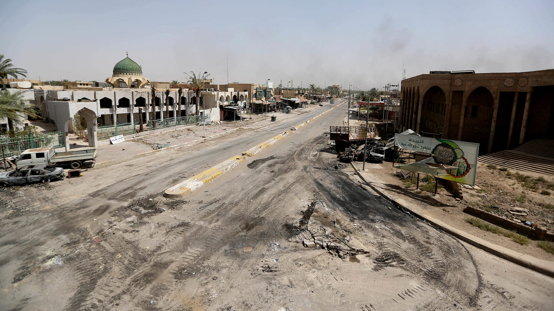 Thick clouds of black smoke billowed in northwest Fallujah as dozens of homes continued to burn after the city was declared “fully liberated” from the ISIS. (Photo: AP)