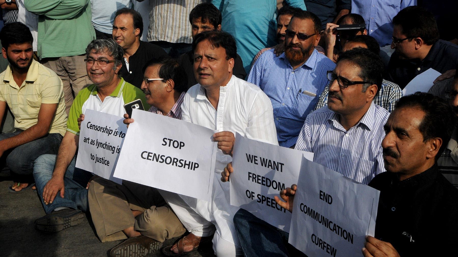 Media persons protesting the information and communication blackout in the Kashmir valley. (Photo: IANS)&nbsp;