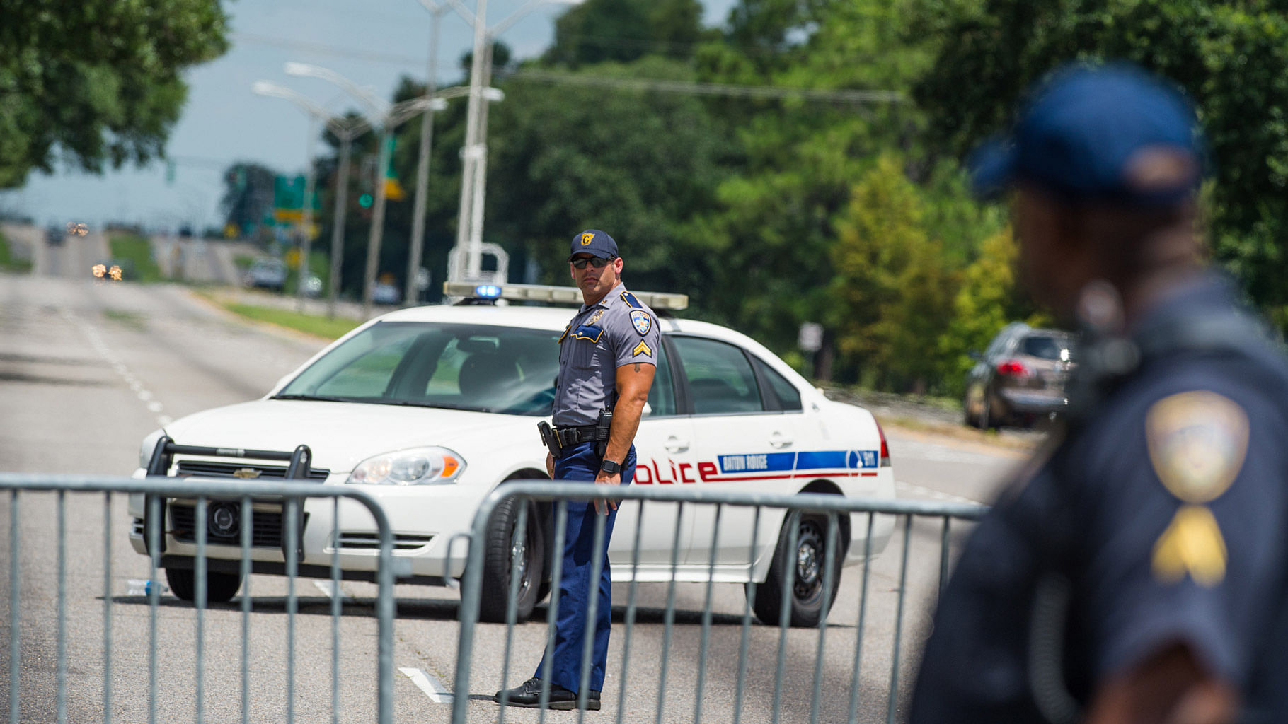 Baton Rouge police respond to active shooter near Hammond Aire Shopping Center in Baton Rouge, Sunday, 17 July  2016. (Photo: AP)