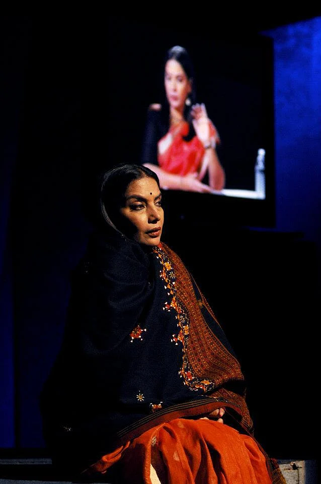Shabana Azmi performing on stage for <i>Broken Images. </i>(Photo Courtesy: <a href="https://www.facebook.com/RaellPadamseesACE/">Facebook/RaellPadamsee’sACE</a>)