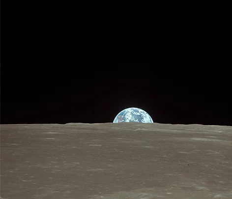 View of the earth from the moon. (GIF Courtesy: <a href="https://www.hq.nasa.gov/alsj/a11/a11.html">NASA</a>)