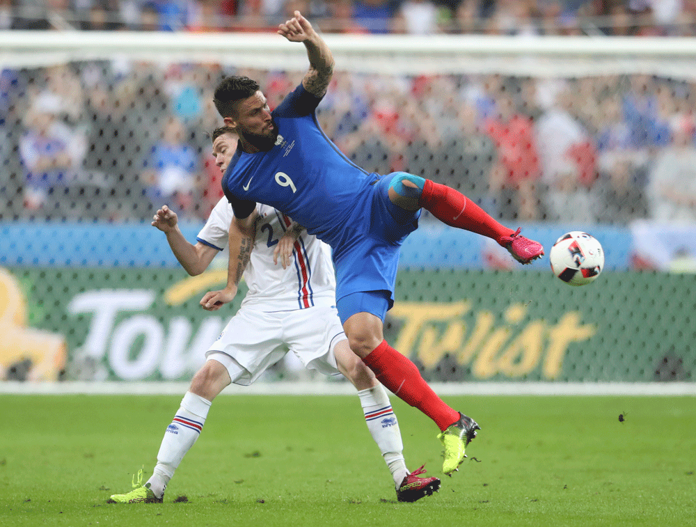 The French fans had a  problem with Giroud, as many of them felt he had been picked over banned  Karim Benzema.
