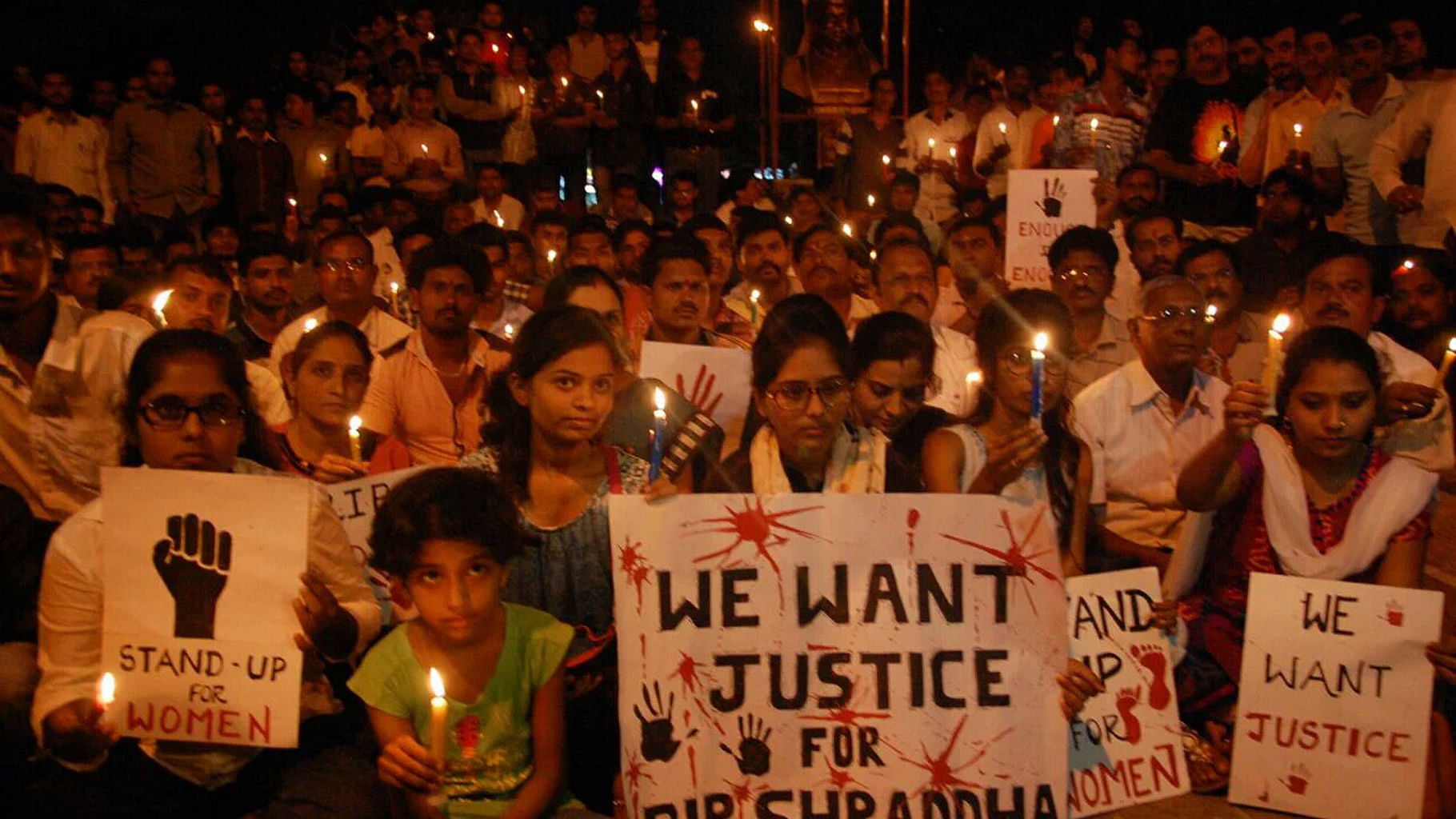 Candle light march for rape survivor Shraddha by students in Aurangabad. (Photo: <b>The Quint</b>) 