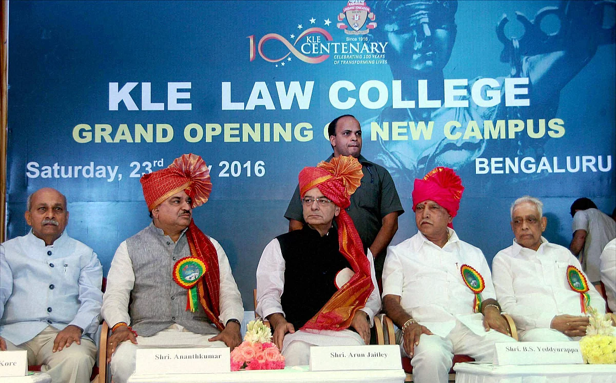 Union Finance Minister, Arun Jaitly (C), Ananth kumar (2nd from L) Former CM Yeddyurappa (2nd from R) and Chairman KLE Prabhakar Kore (extreme L) in Bangalore. (Photo: PTI)