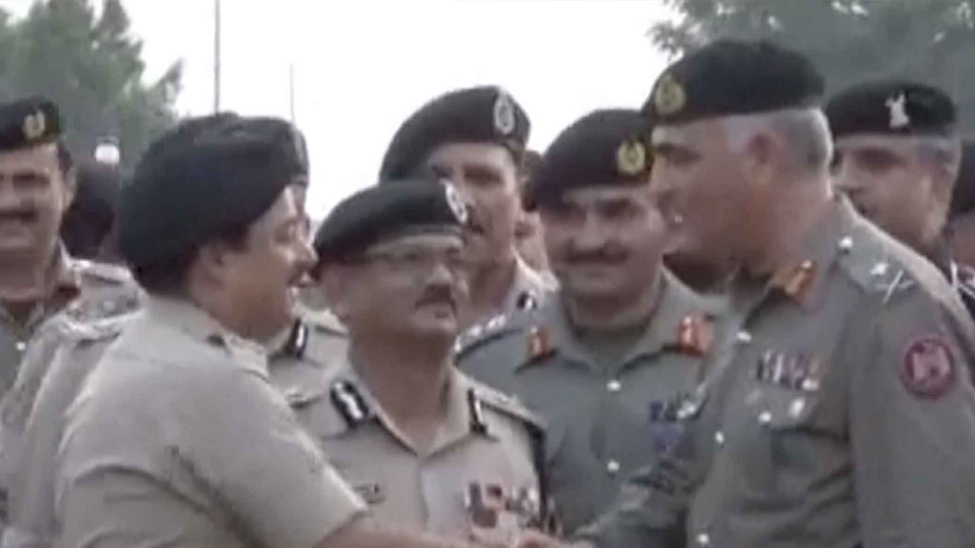 BSF Director General KK Sharma and Pak Rangers (Punjab) DG Maj Gen Umar Farooq Burki. (Photo Courtesy: ANI Screengrab)