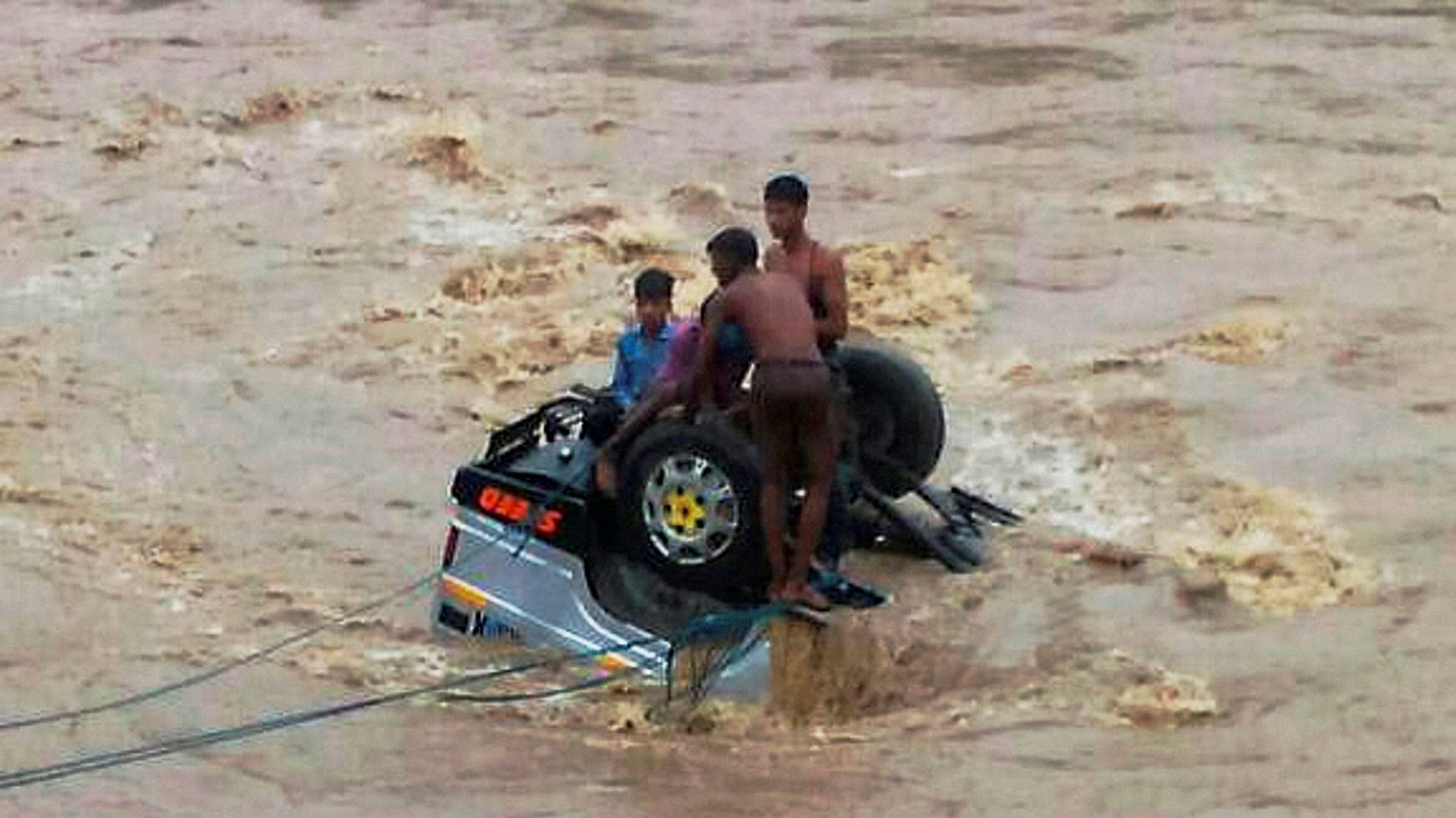Passengers being rescued after a speedy jeep fell down in Machna river in Betul district of Madhya Pradesh on Monday. (Photo: PTI)&nbsp;