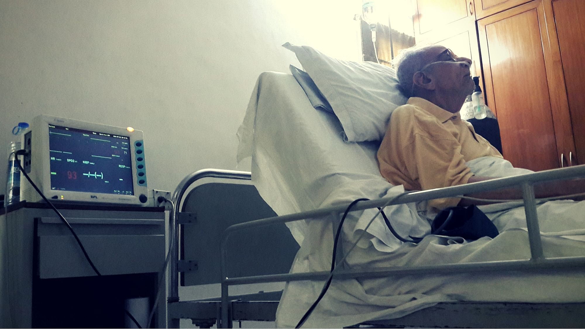 My dad struggles to breathe as he lies in his hospital bed. (Photo Courtesy: Sangeeta Murthi Sahgal)