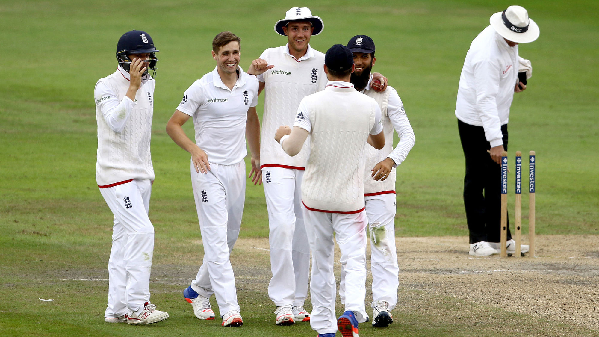 English players celebrating after the victory over Pakistan. (Photo: AP)