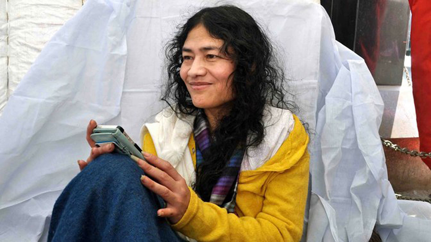 Irom Sharmila, who had been on a hunger fast against the AFSPA  for the last 16 years, broke her fast on Tuesday. (Photo: The Quint/ Sunzu Bachaspatimayum)