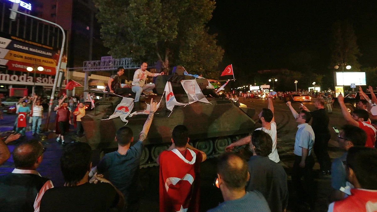 The Attempted Coup In Turkey Through Amateur Videos