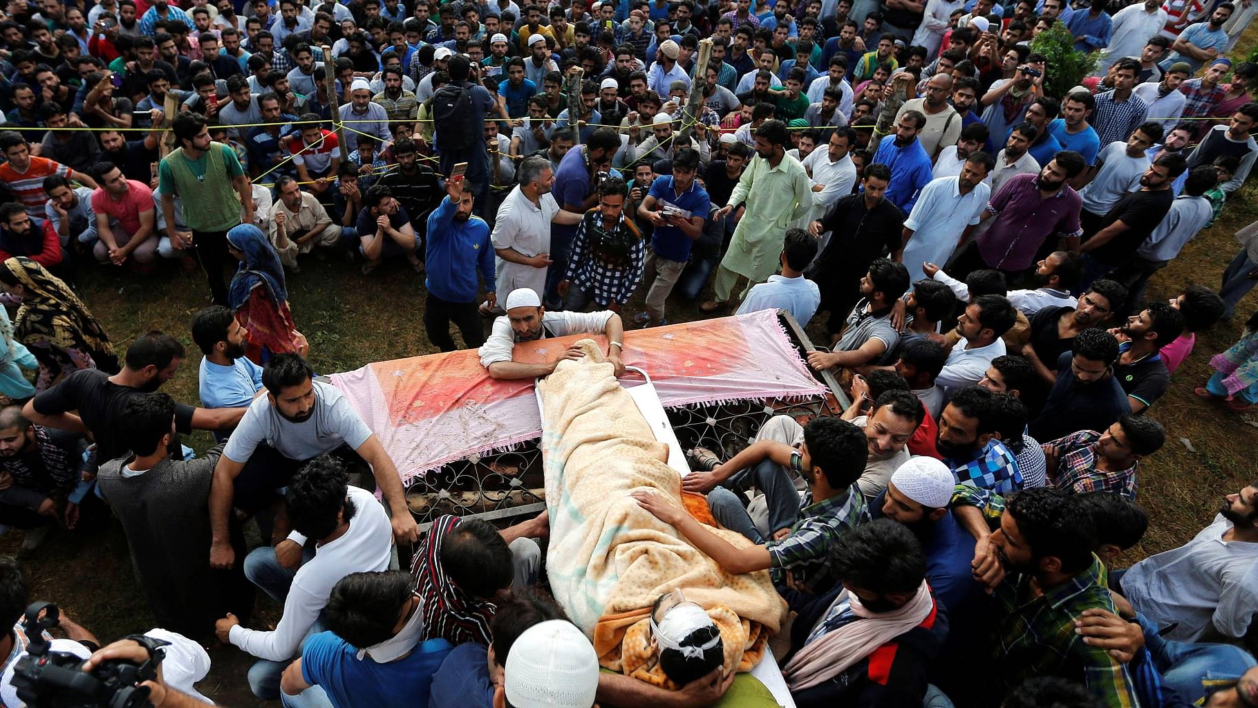 

People in Kashmir joined the funeral of Burhan Wani by defying curfew restrictions. (Photo: Reuters)