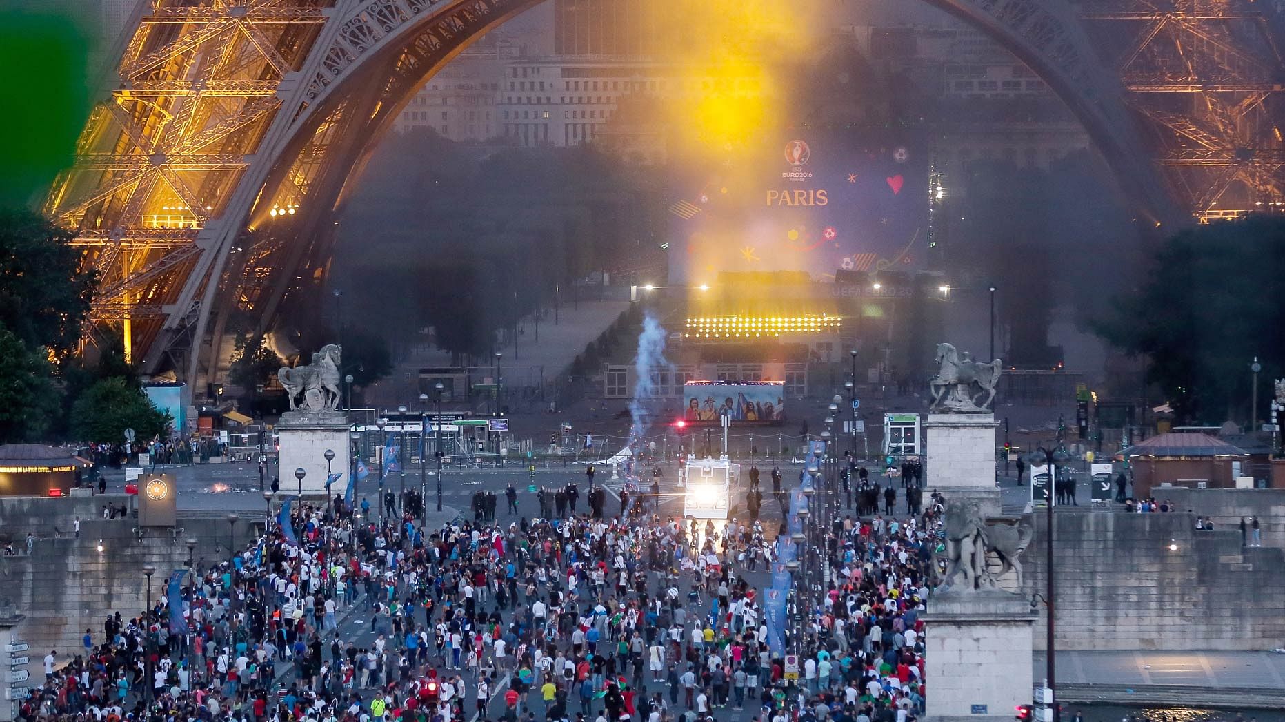 Police use teargas and water canons to dispel the mob. (Photo: AP)