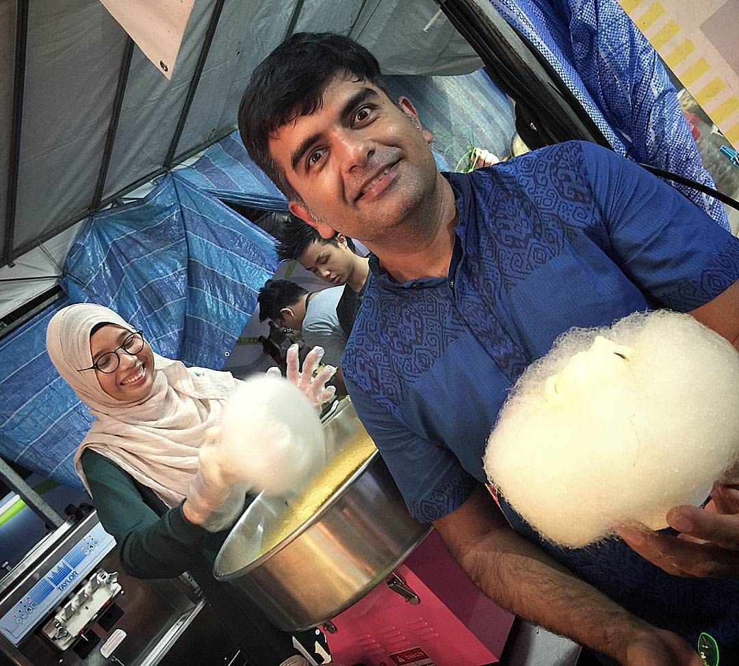 How I spent the eve of Eid in the scrumptious food market of Singapore – a city that is a melting pot of cultures.
