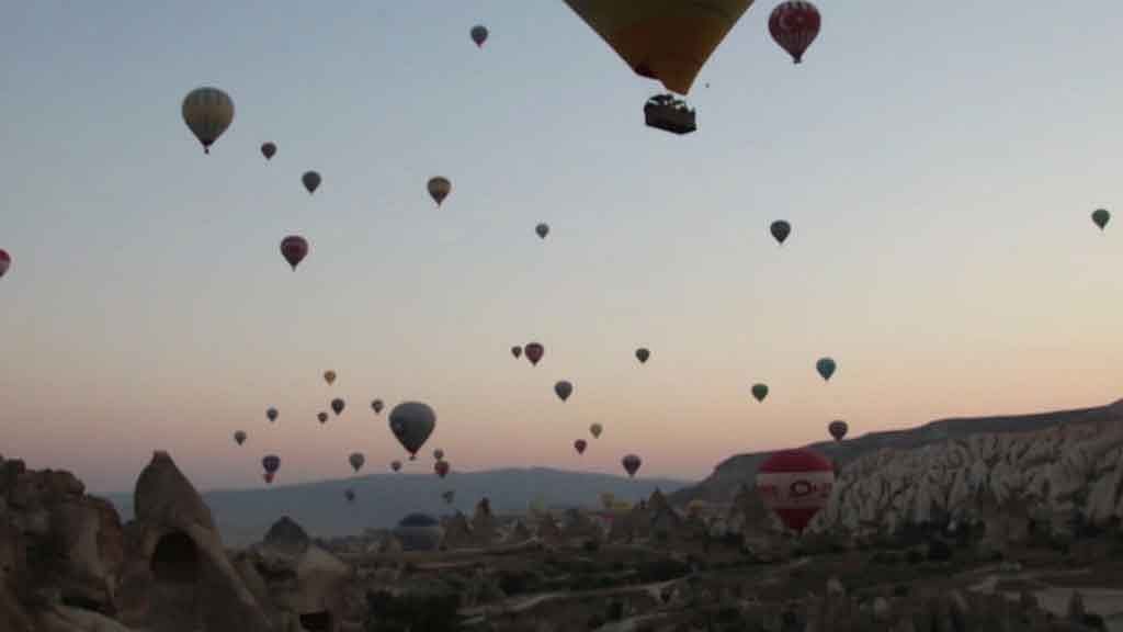 Time lapse footage of a balloon festival. (Photo: AP screengrab)