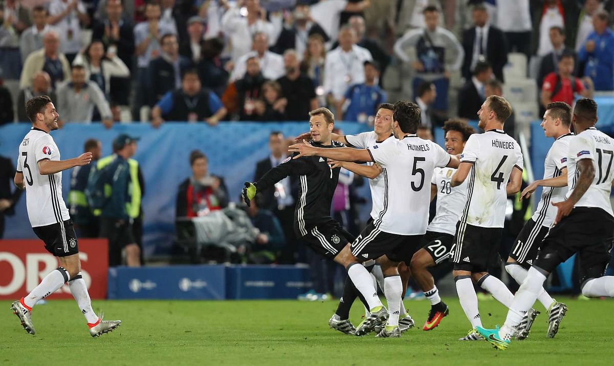 In the Euro 2016 quarterfinal, Germany and Italy were tied 1-1 after extra time.
